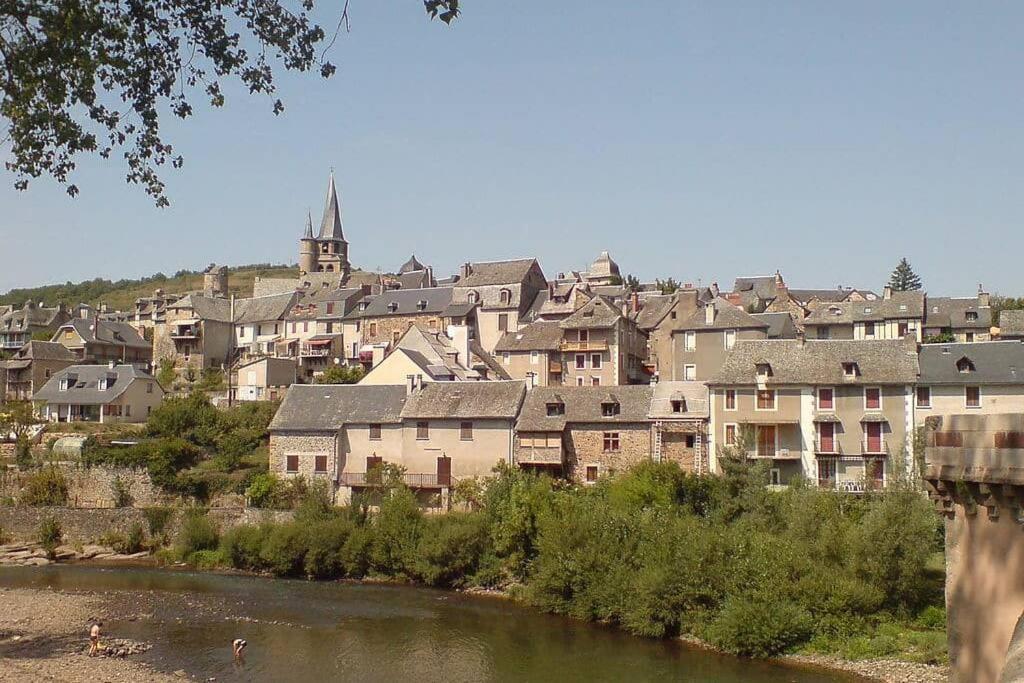 T 2 Dans Village 3 *** A Saint Geniez 2 Piscines Chauffee Apartment *